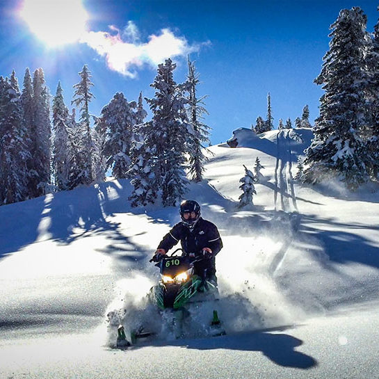 Adventure-Snowmobile